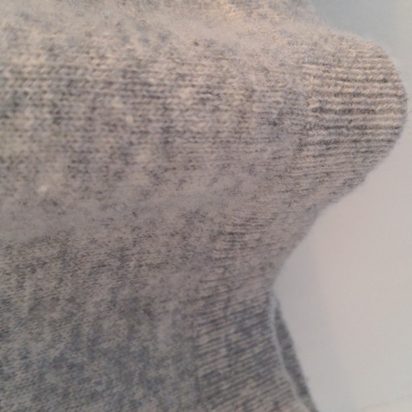 J Crew 100% Cashmere sweater  Small     Heather Gray. Excellent condition - Picture 5 of 6